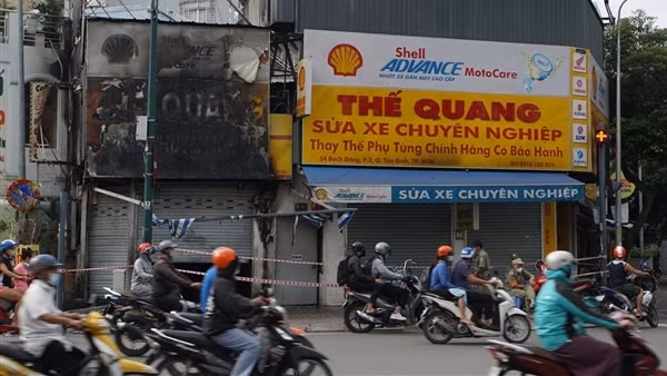 6 người thoát khỏi đám cháy nhờ người đi đường đập cửa báo khẩn