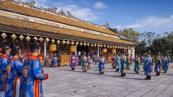 Thưởng, phạt bằng “tư”