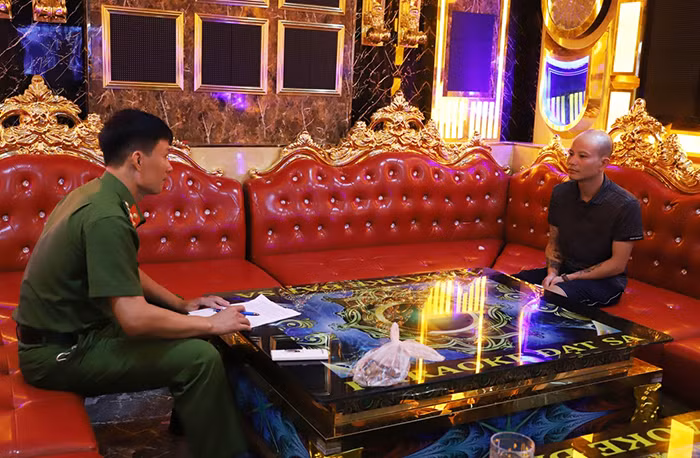 Khởi tố 15 đối tượng tàng trữ, sử dụng trái phép chất ma túy trong quán karaoke -0