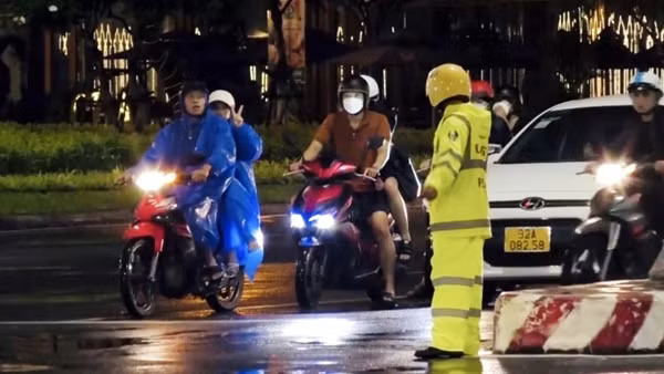 CSGT khuyến cáo không đi cao tốc Đà Nẵng - Quảng Ngãi khi bão Noru đổ bộ
