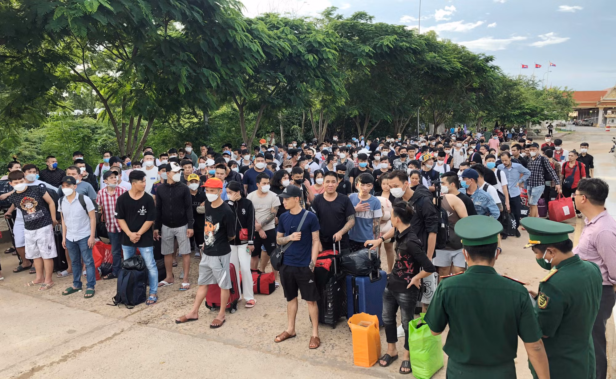 Tiếp nhận 226 công dân Việt Nam từ Campuchia về nước