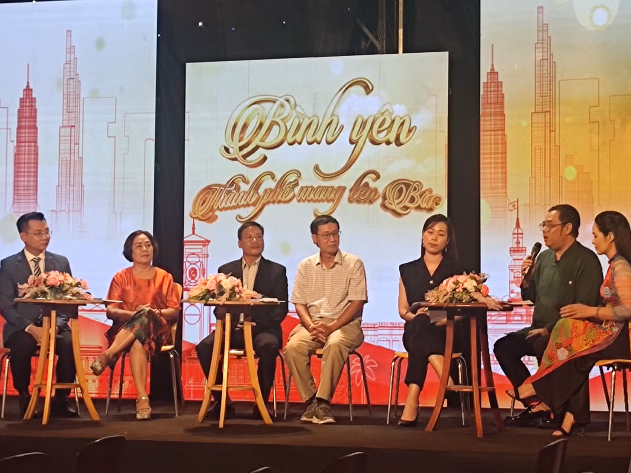 Chương trình “Giai điệu bình yên” số 13 chủ đề “Bình yên thành phố mang tên Bác” -0