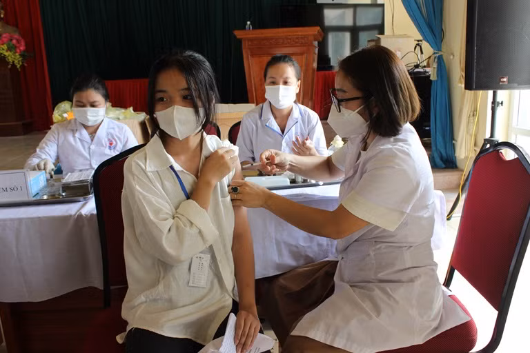 Vĩnh Phúc đối thoại với người lao động ngành y tế -0