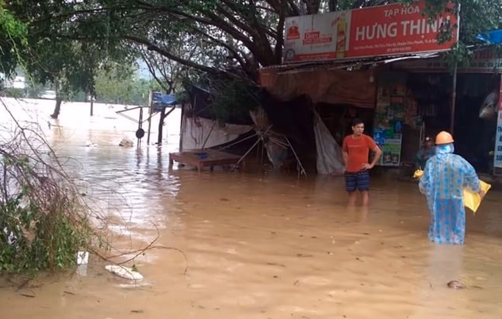 Lũ lên nhanh, nhiều nơi tại Quảng Nam bị cô lập, ngập sâu QL1A -0