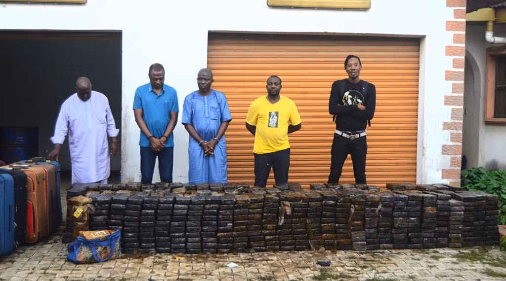 Nigeria thu giữ 1,8 tấn cocaine chuẩn bị phân phối đến châu Á và châu Âu -0