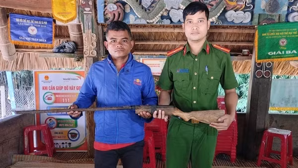 Phát huy vai trò nòng cốt về vận động, thu hồi vũ khí, vật liệu nổ