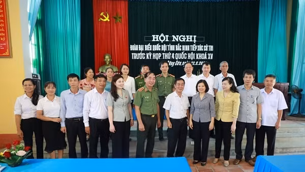 Thứ trưởng Trần Quốc Tỏ tiếp xúc cử tri tại Bắc Ninh