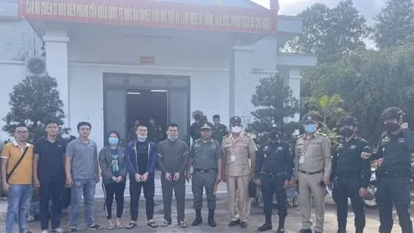 Khởi tố nhóm đối tượng lừa người dân trốn sang Campuchia làm "việc nhẹ, lương cao"