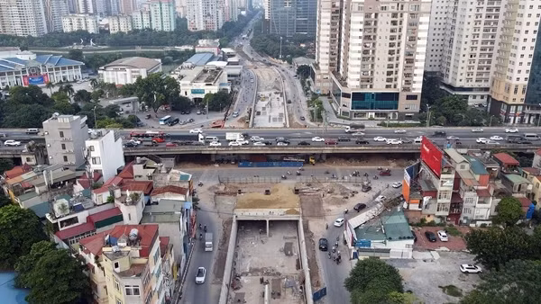 Cận cảnh hầm chui Lê Văn Lương trước ngày thông xe