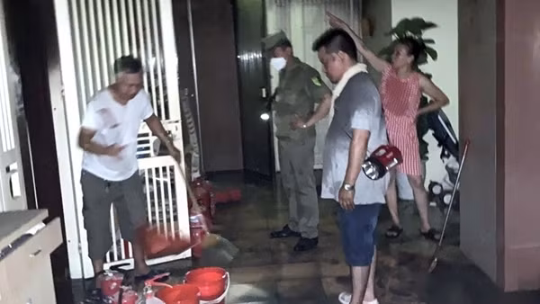 Ghen tuông, nam thanh niên đốt tủ quần áo của bạn gái gây cháy chung cư
