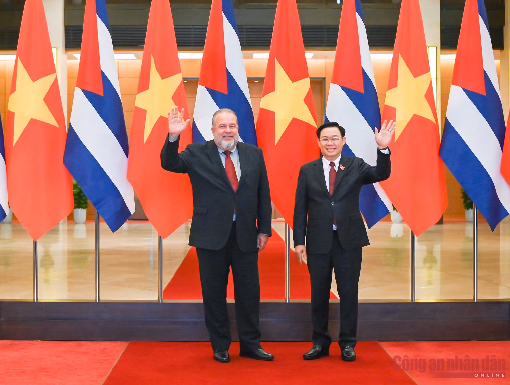 Thủ tướng Cuba hội kiến Chủ tịch Quốc hội Vương Đình Huệ -0
