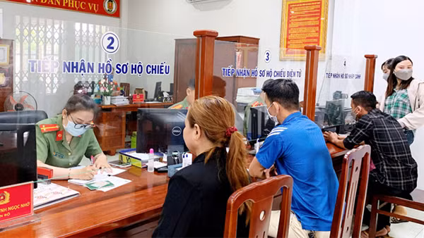 Công an Bạc Liêu hoàn thành cao điểm 90 ngày đêm cấp hộ chiếu