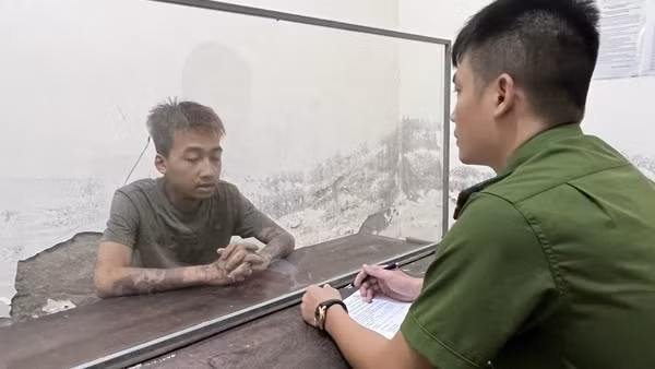 Thuê nhóm côn đồ chém người nước ngoài