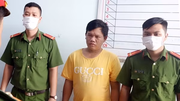 Bắt đối tượng dùng giấy tờ giả làm thủ tục chuyển nhượng đất