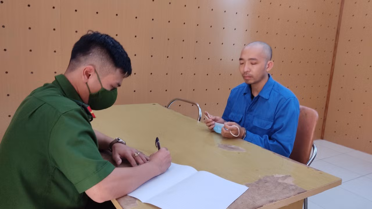 Giả danh cán bộ Công an lừa tình, lừa tiền -0