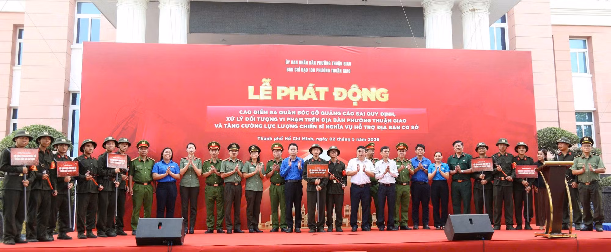 TP Hồ Chí Minh: Đồng loạt ra quân cao điểm bóc xóa quảng cáo sai quy định -0
