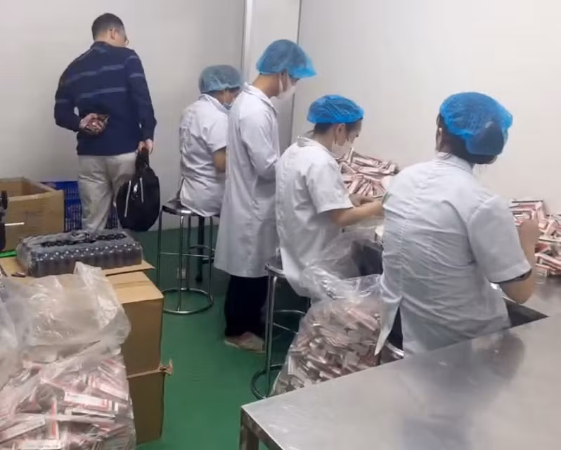 Triệt phá ổ sản xuất hàng giả núp bóng doanh nghiệp -0