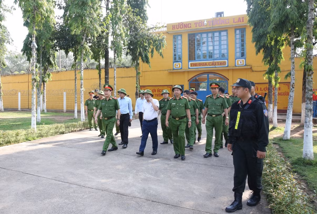 Đoàn công tác Văn phòng Chủ tịch nước kiểm tra công tác đặc xá tại Trại giam Tống Lê Chân -0