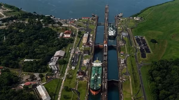 Vận tải biển tránh Hormuz, chọn lối Panama