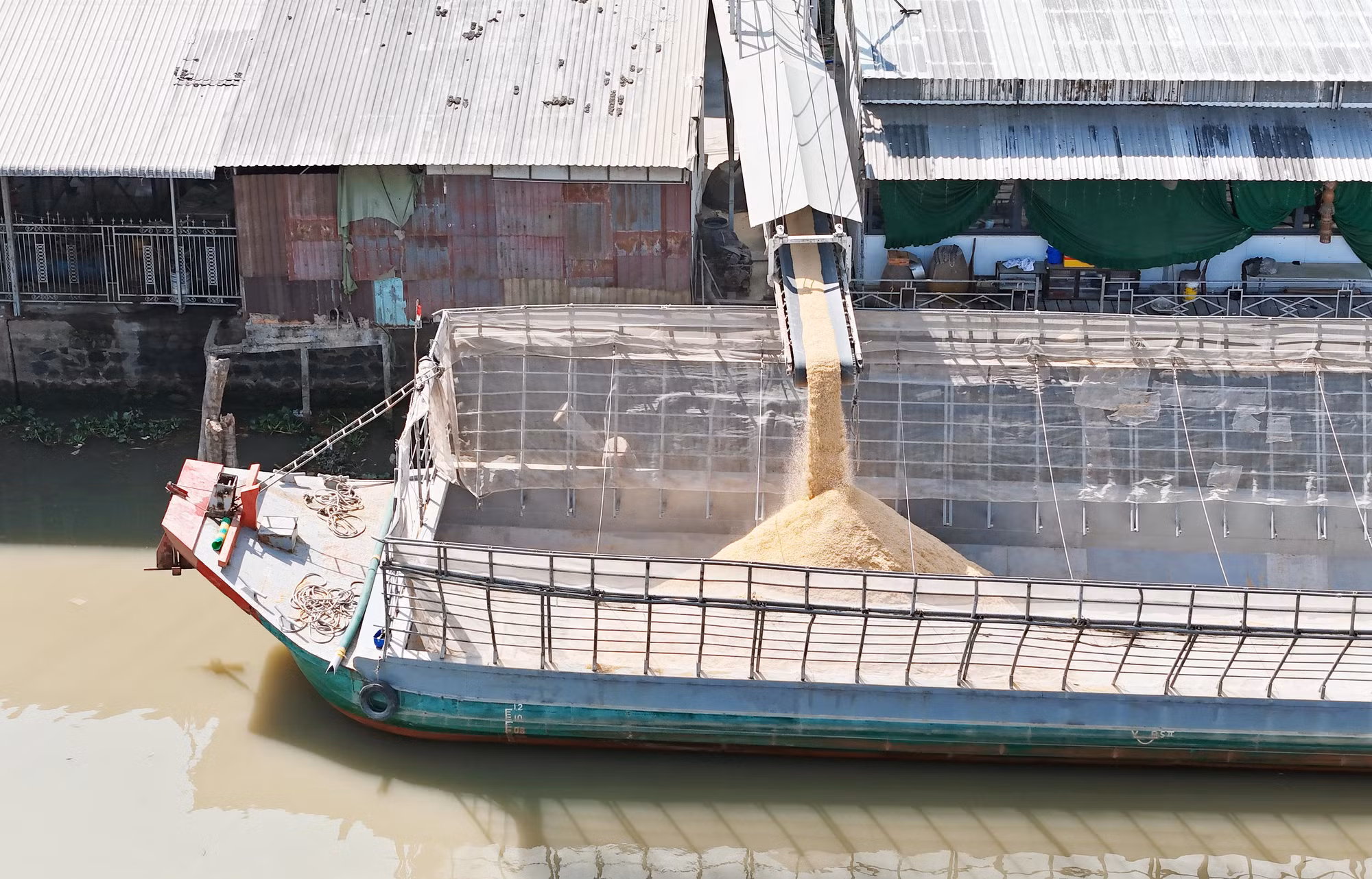 Cần có giải pháp căn cơ xử lý ô nhiễm bụi từ các nhà máy xay xát lúa gạo ở Cờ Đỏ -0