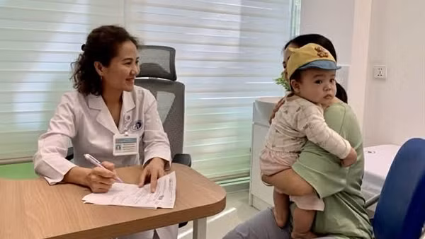 Trẻ dưới 6 tuổi được khám sức khỏe định kỳ, có sàng lọc tự kỷ