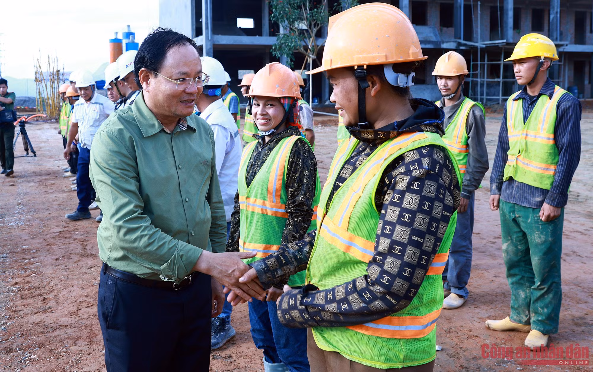 Chắp cánh ước mơ cho trẻ em nơi biên cương Thu Lũm -1