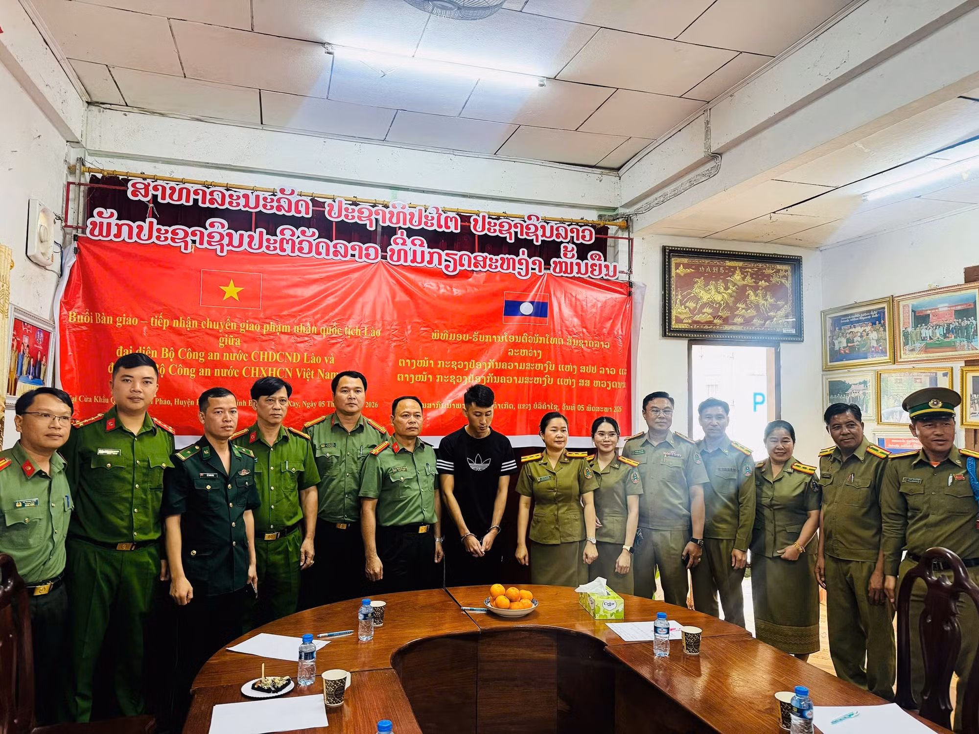 Chuyển giao phạm nhân từ Việt Nam về Lào để tiếp tục chấp hành án phạt tù -0