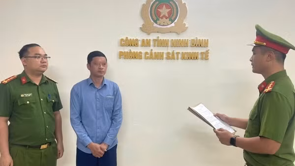 Khởi tố nguyên cán bộ xã chiếm đoạt tiền từ thiện hỗ trợ thiên tai của người dân