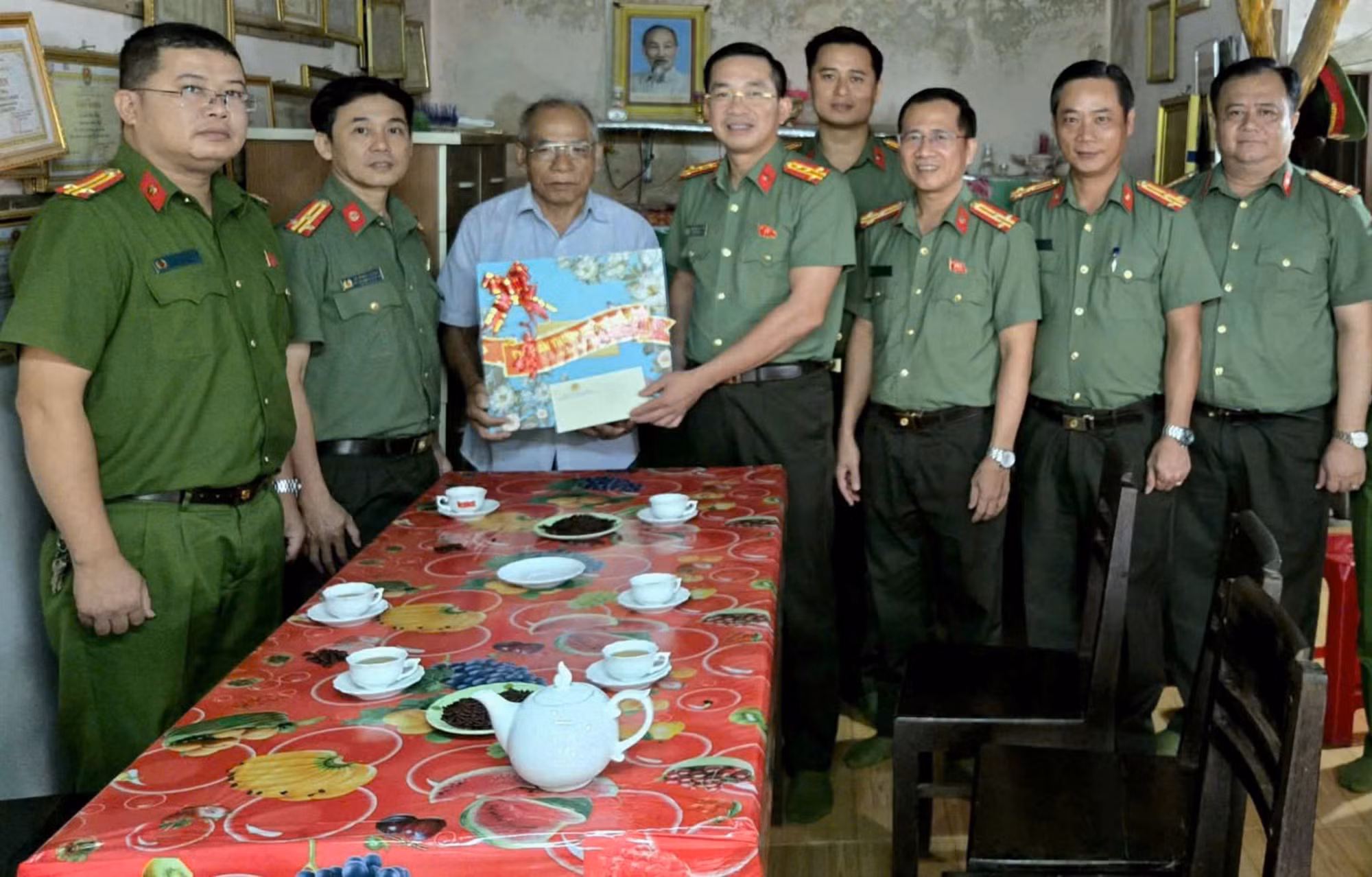 Đinh Văn Thép - Già làng Cơtu uy tín bên dốc Kiền -0