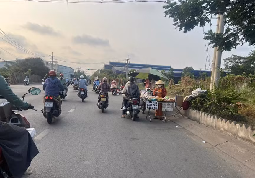 TP Hồ Chí Minh “chuyển đổi sinh kế” để người bán hàng không phải bám víu vào vỉa hè -0