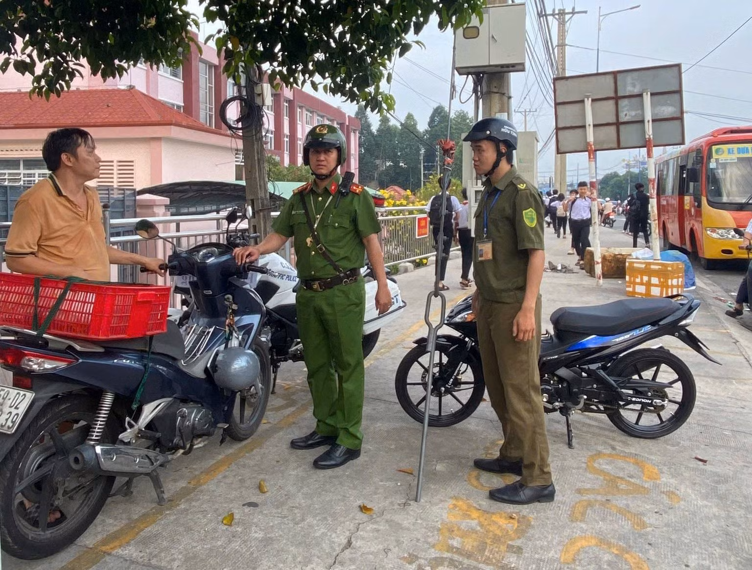 Quyết tâm lập lại trật tự đô thị: “Cuộc chiến” không khoan nhượng với vi phạm lòng, lề đường -1