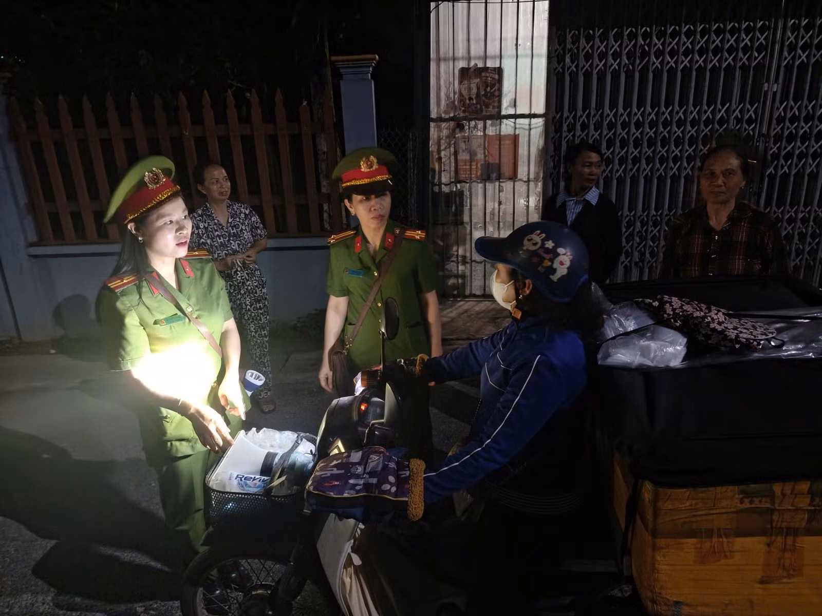 Vững vàng giữ bình yên, lan tỏa những giá trị nhân văn -0