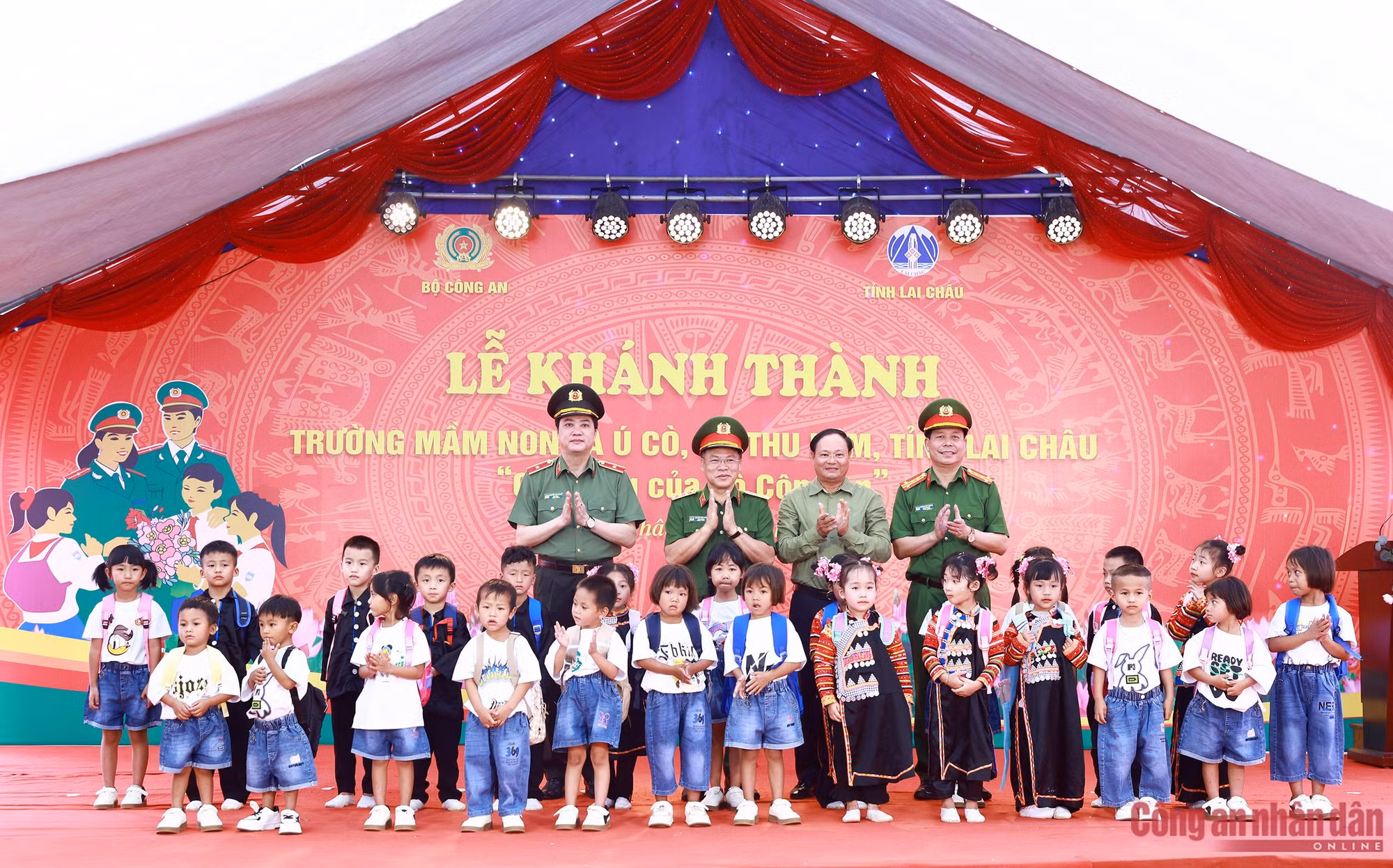 Chắp cánh ước mơ cho trẻ em nơi biên cương Thu Lũm -0
