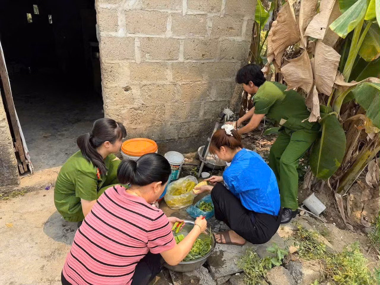 Lan tỏa nhiều nghĩa cử đẹp từ phong trào thi đua “Ba nhất” trong Phụ nữ Công an Cố đô Huế -0