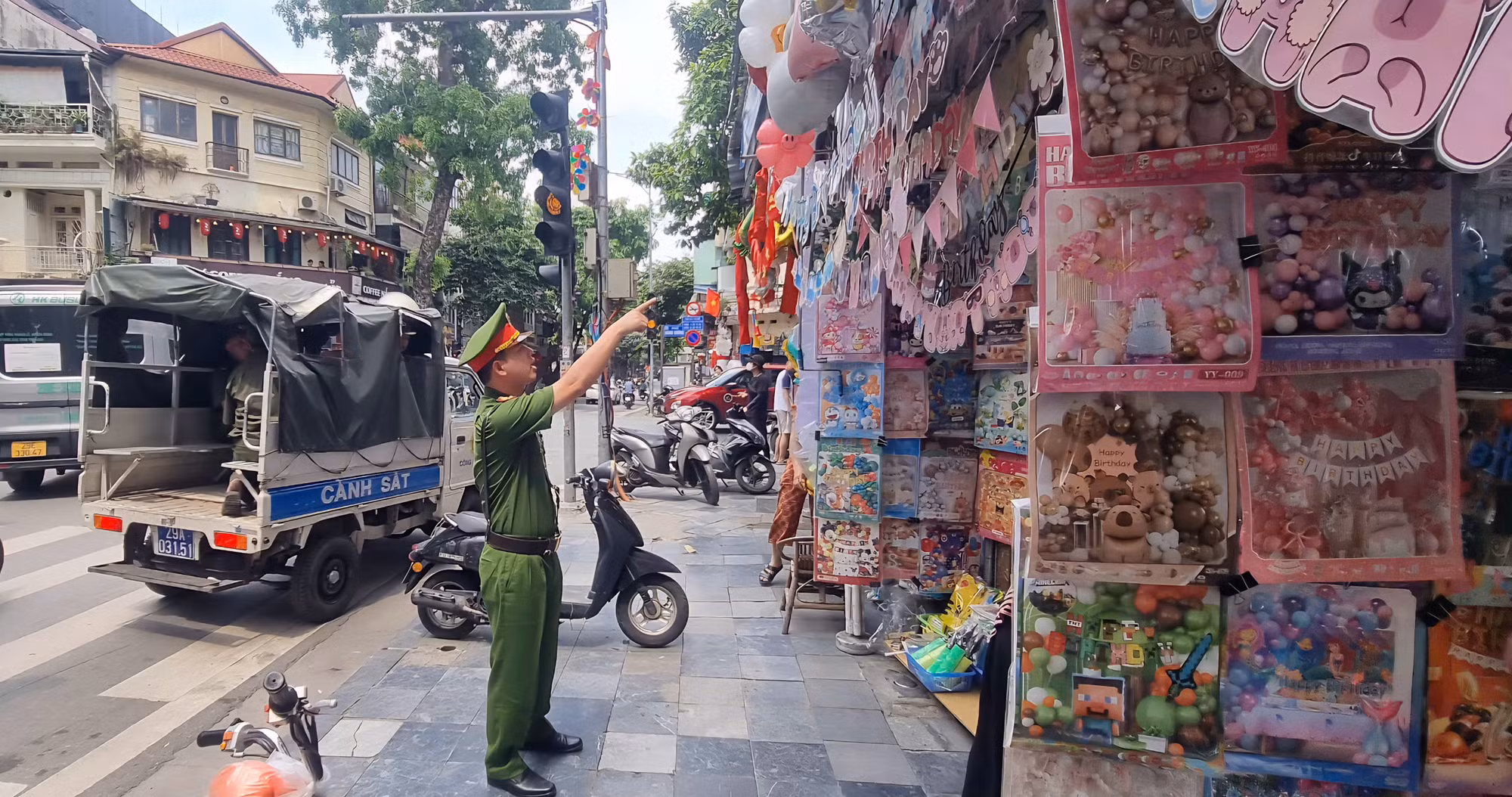 Hà Nội: Khi cửa hàng, quán ăn thực hiện nghiêm về trật tự đô thị