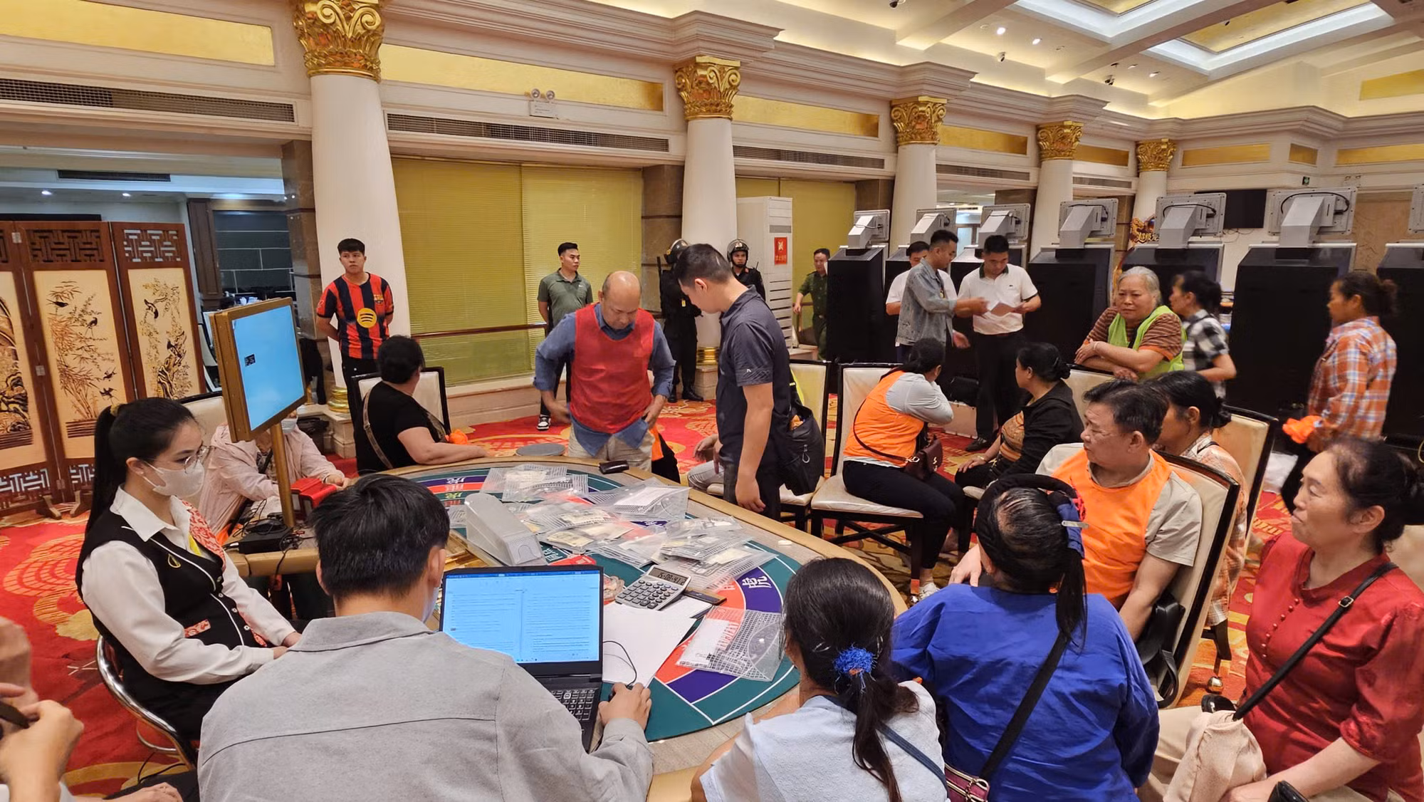 Triệt phá tụ điểm tổ chức đánh bạc và đánh bạc quy mô “khủng” núp bóng doanh nghiệp tại khu vực biên giới Lạng Sơn -0