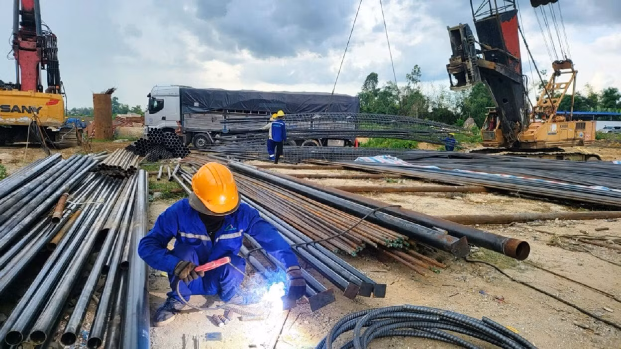 Giải phóng mặt bằng vẫn “làm khó” tiến độ giải ngân đầu tư công -0