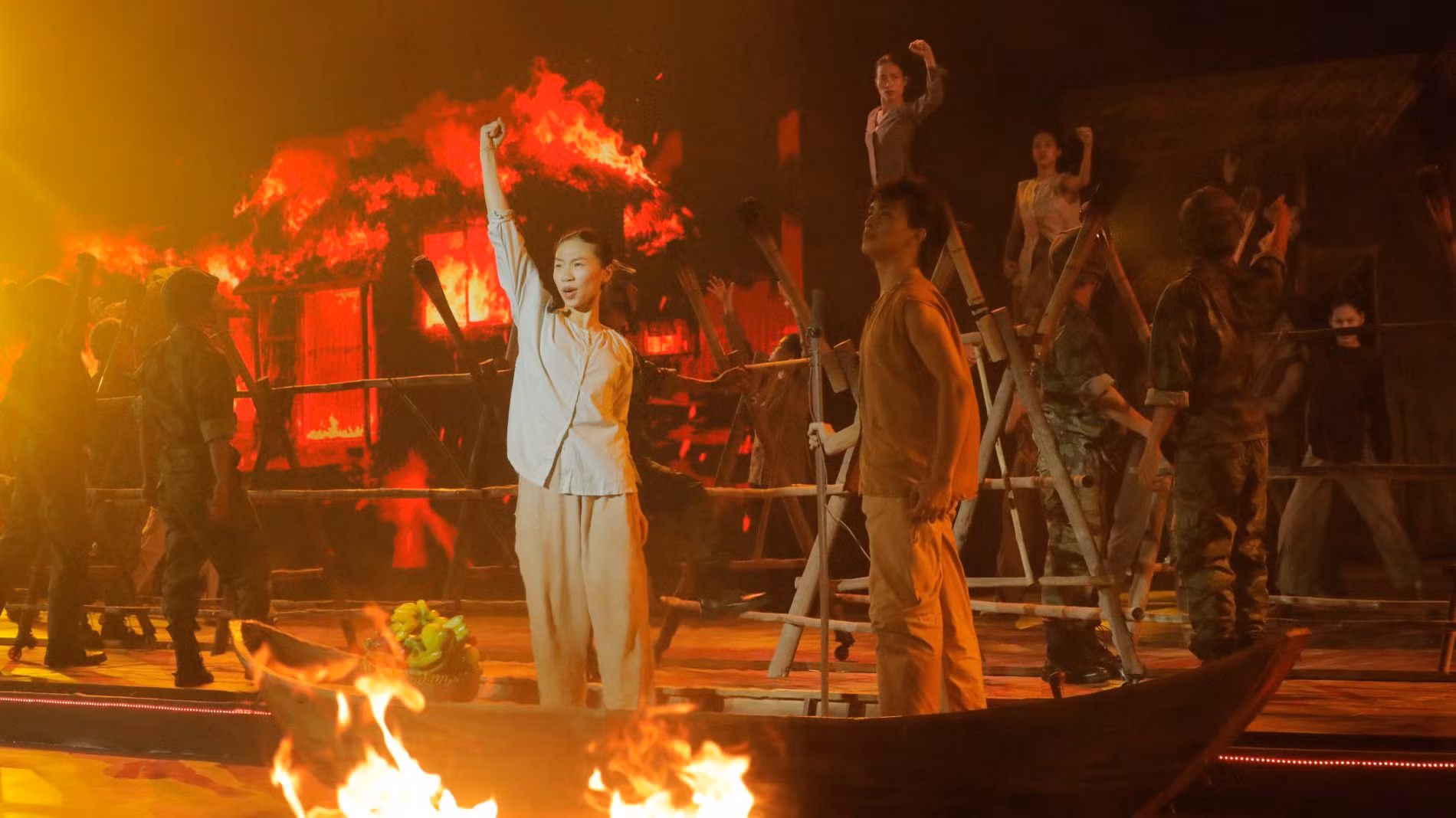 Gala “Tổ quốc bình yên” - Bản hùng ca trên dòng sông Hàn -0