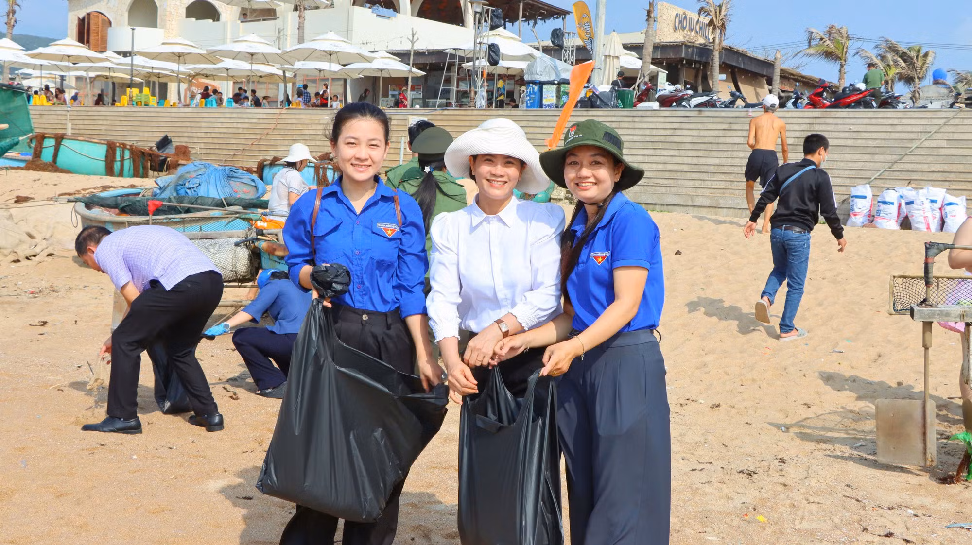 TP Hồ Chí Minh: Đồng loạt ra quân cao điểm bóc xóa quảng cáo sai quy định -6