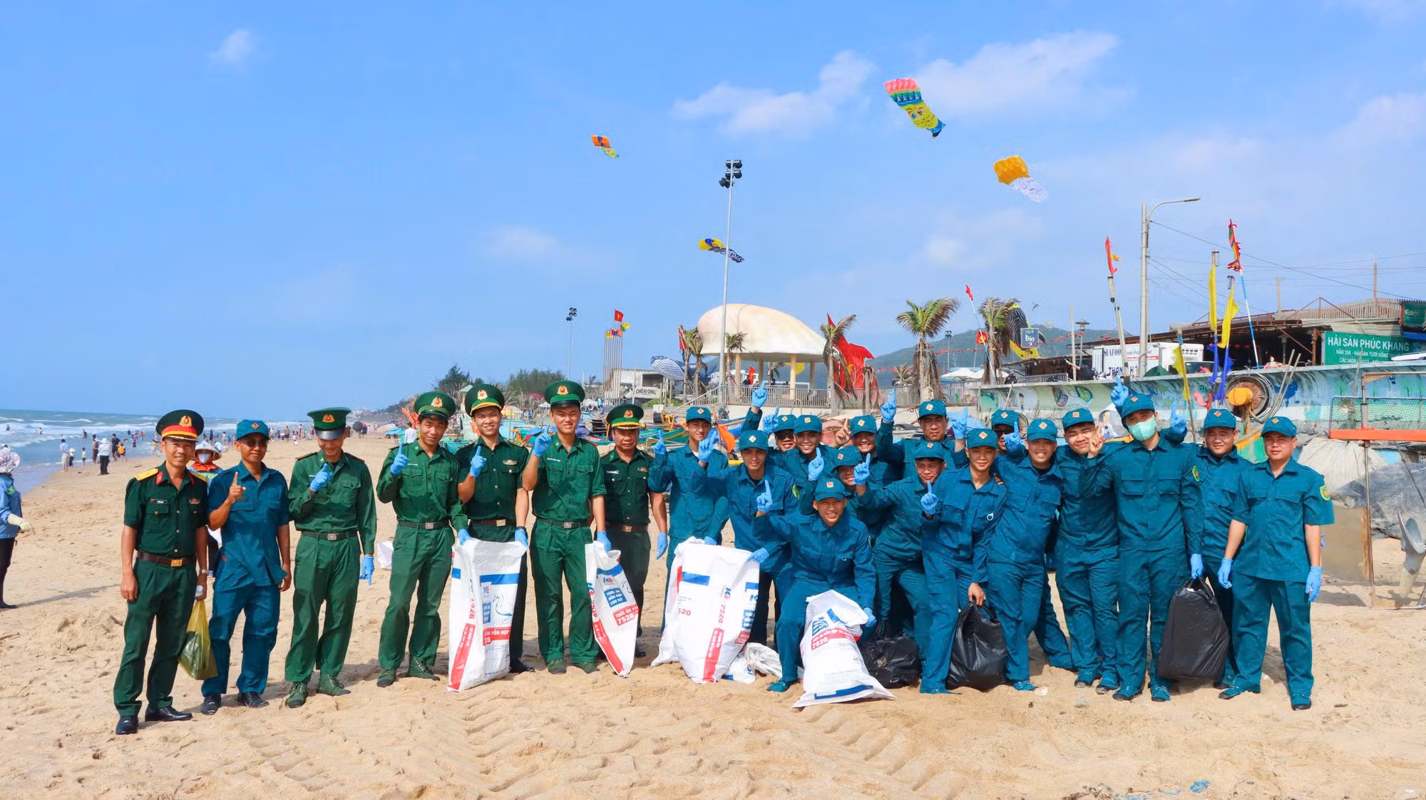 TP Hồ Chí Minh: Đồng loạt ra quân cao điểm bóc xóa quảng cáo sai quy định -2