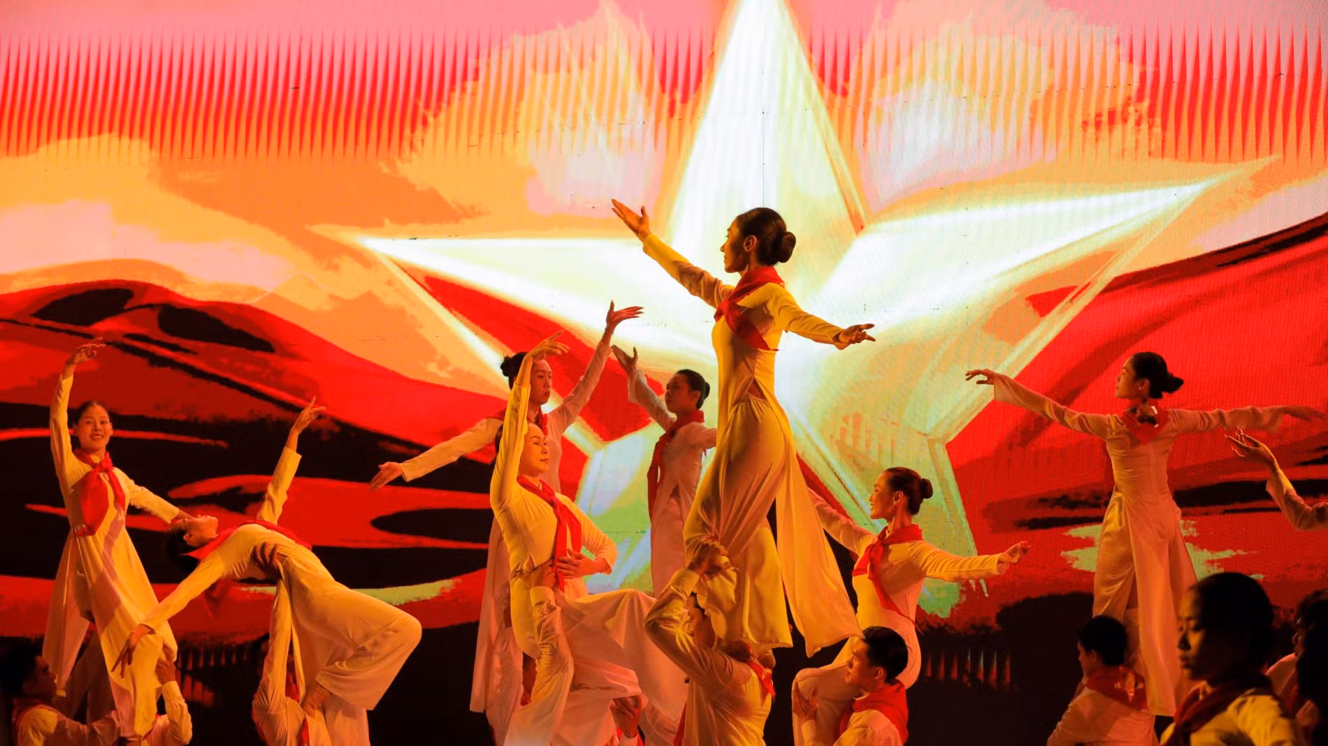Gala “Tổ quốc bình yên” - Bản hùng ca trên dòng sông Hàn -0