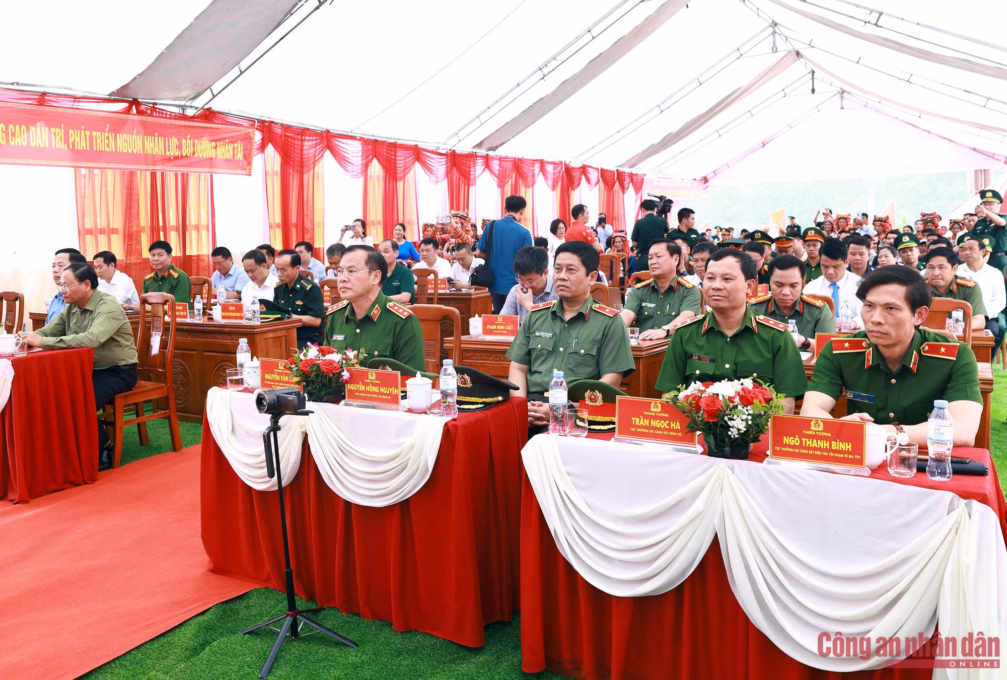 Chắp cánh ước mơ cho trẻ em nơi biên cương Thu Lũm -0