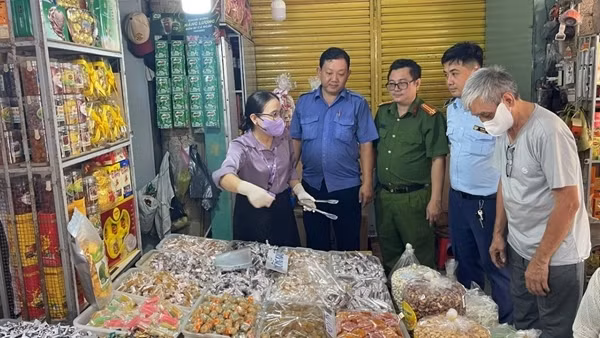 TP Hồ Chí Minh quyết liệt truy quét thực phẩm không rõ nguồn gốc
