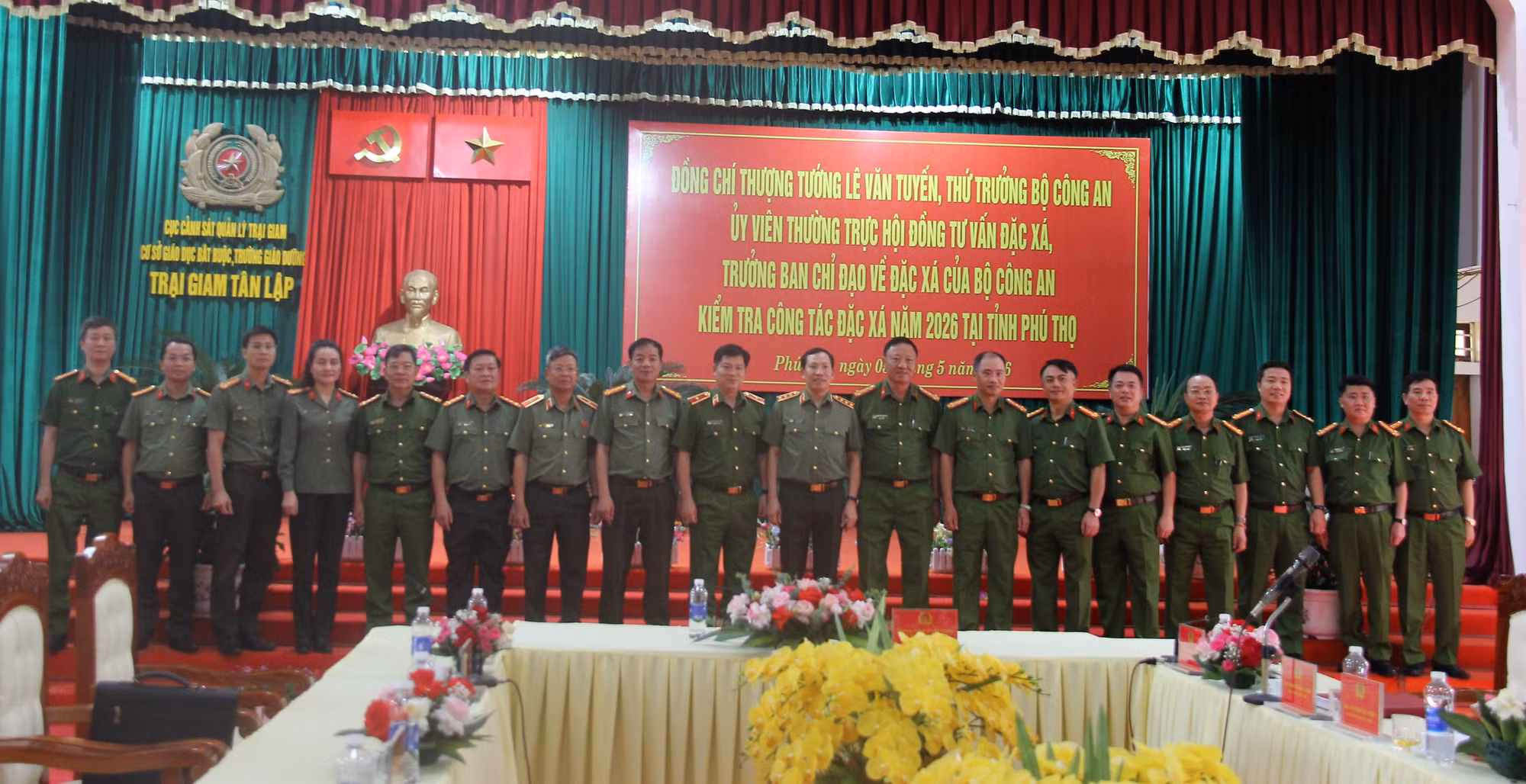 Thứ trưởng Lê Văn Tuyến kiểm tra công tác đặc xá tại tỉnh Phú Thọ ảnh 11 Thứ trường Lê Văn Tuyến kiểm tra công tác đặc xá, thi hành án hình sự tại tỉnh Phú Thọ -0
