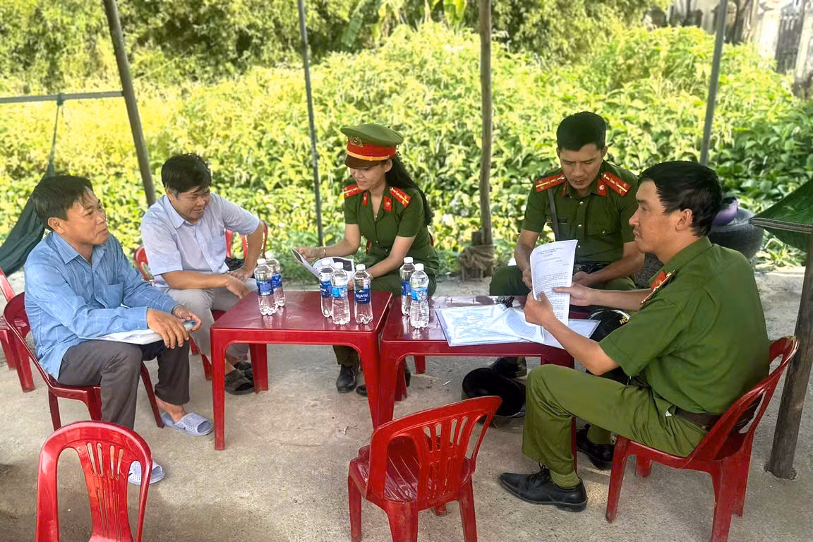 Công an TP Huế đảm bảo an toàn giao thông đường thủy mùa cao điểm du lịch trên sông Hương và đầm phá Tam Giang -0