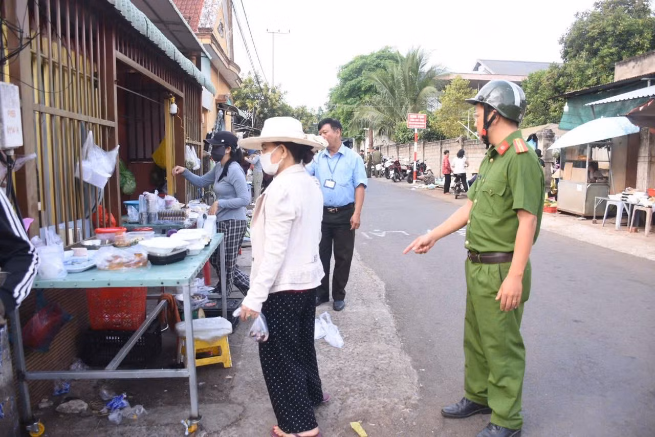 Quyết tâm lập lại trật tự đô thị: “Cuộc chiến” không khoan nhượng với vi phạm lòng, lề đường -0
