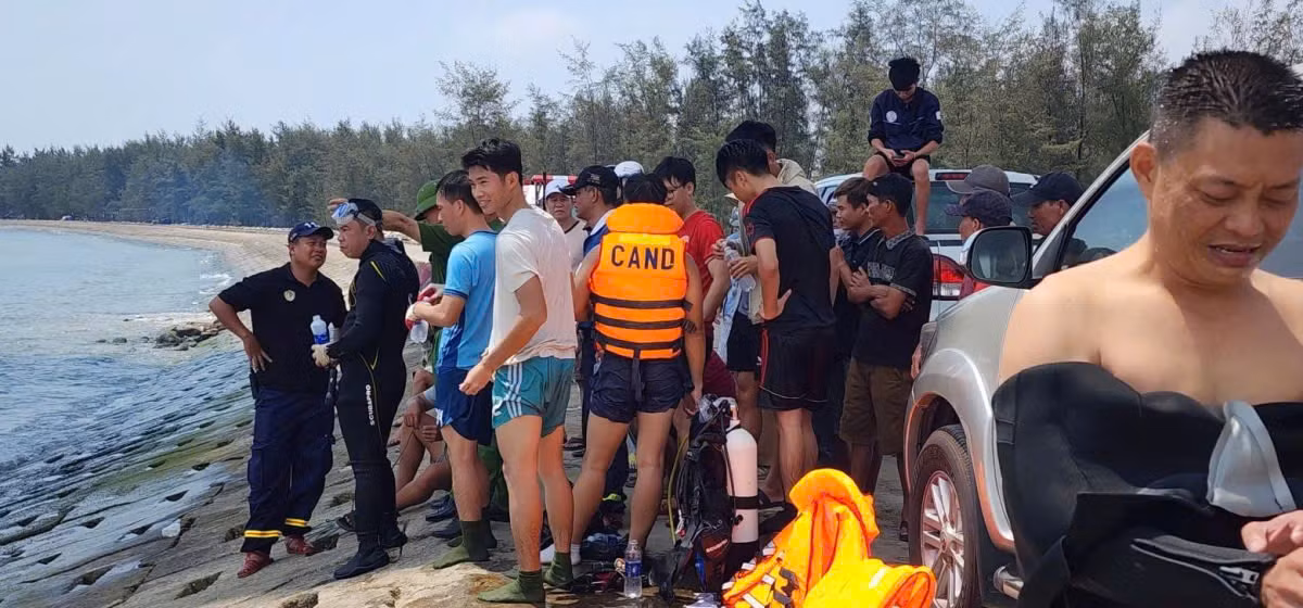 Xuyên đêm tìm kiếm người đàn ông mất tích sau khi nhảy cầu vượt biển -0