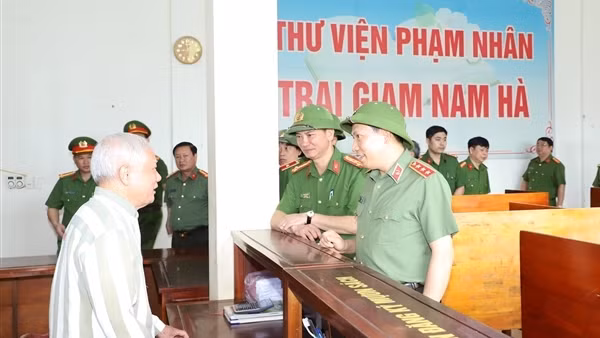 Thứ trưởng Lê Văn Tuyến kiểm tra công tác tại Công an tỉnh Ninh Bình, Trại giam Nam Hà, Ninh Khánh
