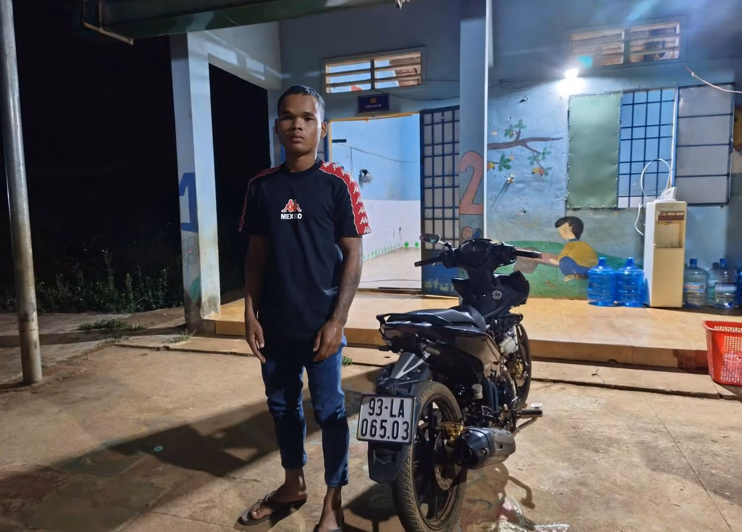 Nhóm thanh niên “bốc đầu” để câu view trên mạng xã hội -1