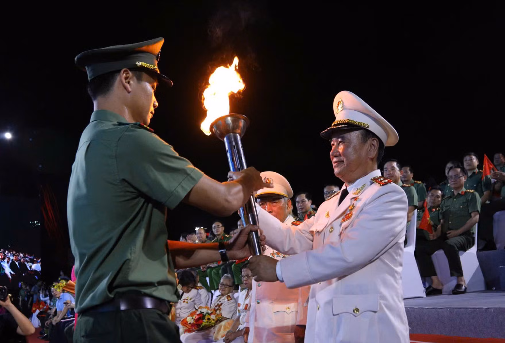 Gala “Tổ quốc bình yên” - Bản hùng ca vang lên trên dòng sông Hàn -0